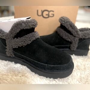 UGG black bootie, size 7W, NEW